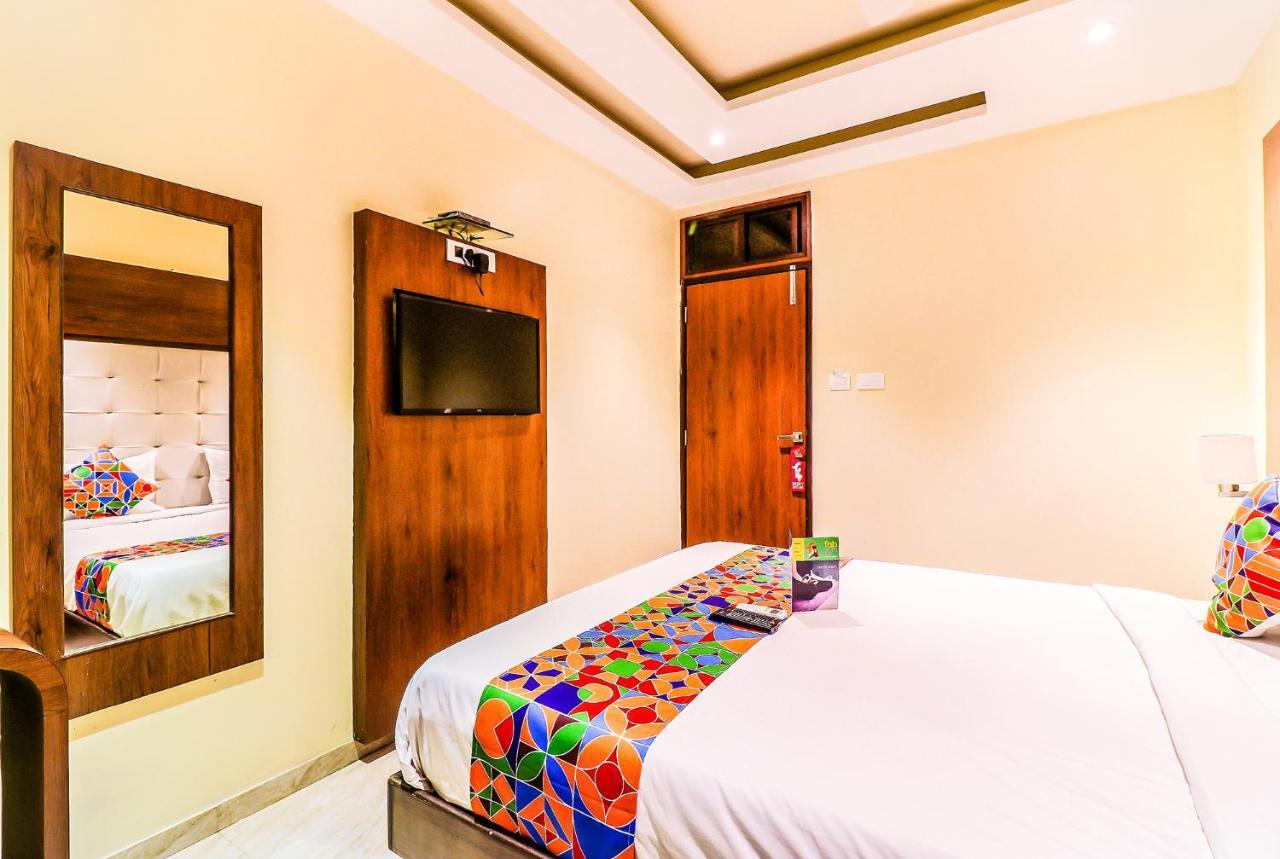 Fabexpress Adlon Andheri East Mumbai Exterior photo